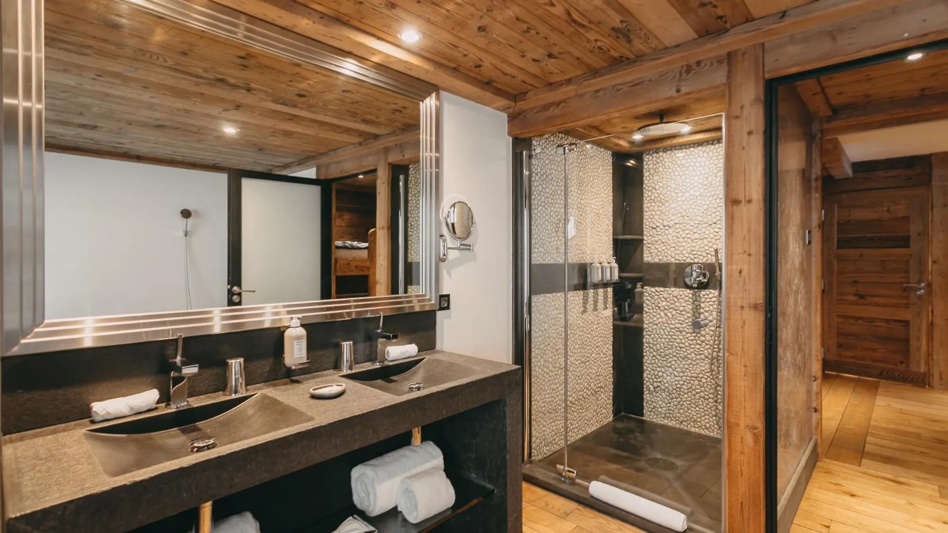 호텔 Les Suites - Maison Bouvier 티뉴